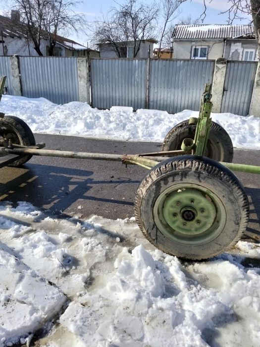 Vand căruță  buna de pădure si de greutate