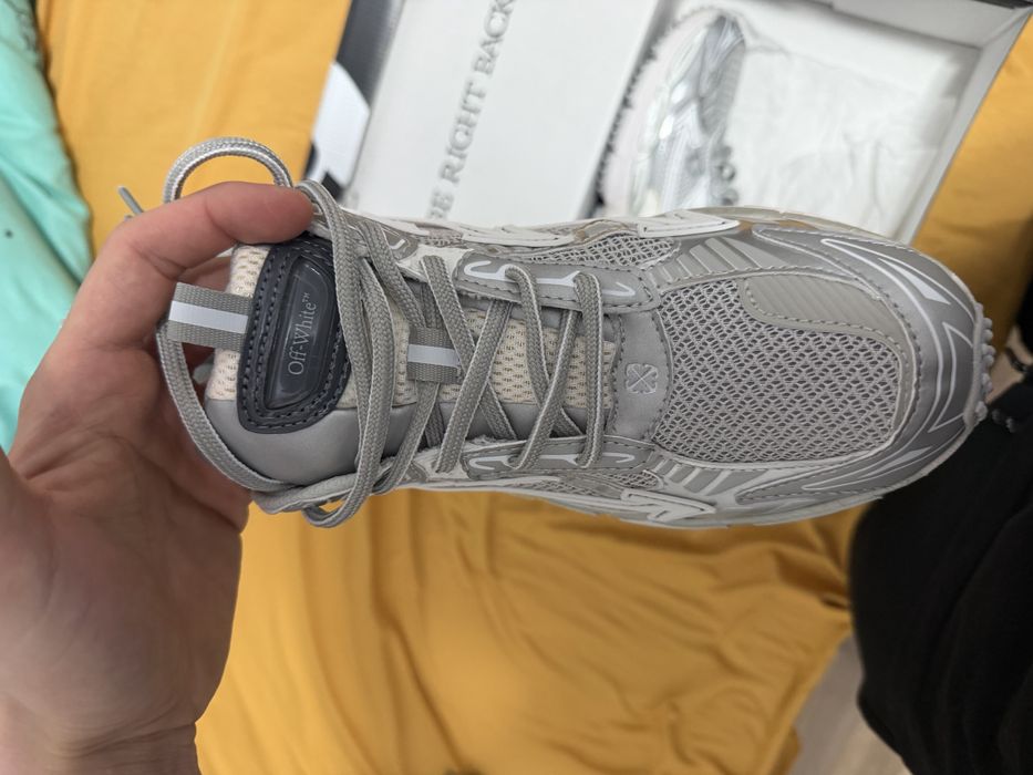 Off white adidasi noi