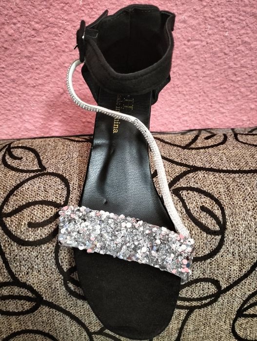 Sandale elegante cu toc