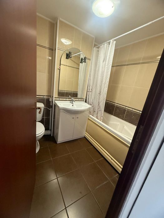 Inchiriez apartament