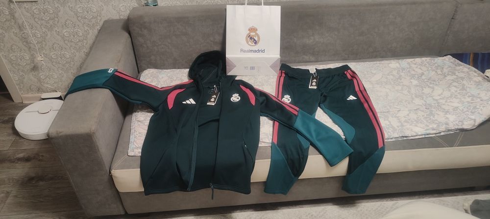 Тренировочный костюм Real Madrid