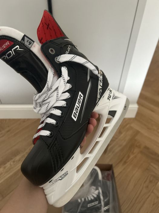 Коньки хоккейные