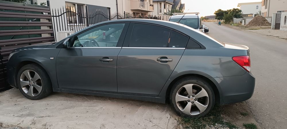 Vând Chevrolet cruze (cutie defecta)