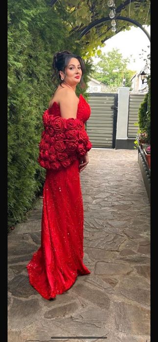 Rochie de nașa făcută pe comandă cu trenă,corset reglabil și capa .