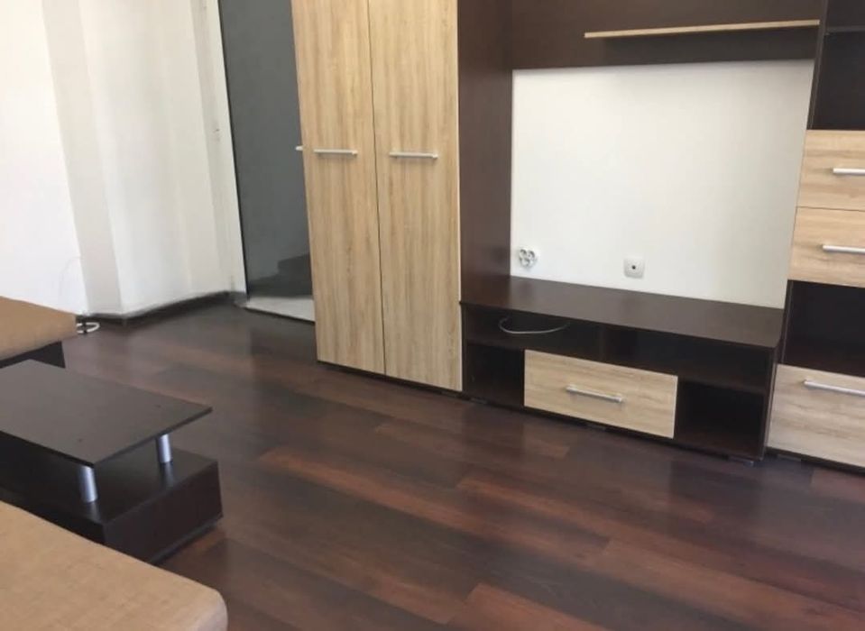 Продава се 2-ст. тухлен апартамент в центъра на гр. Перник