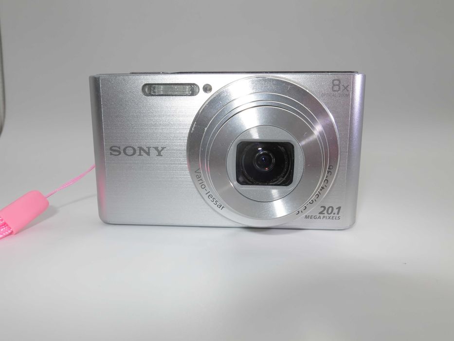 Sony CyberShot W830 компактен цифрова фотоапарат, дигитална камера сребърен цвят, пълен комплект, работи отлично, като НОВА