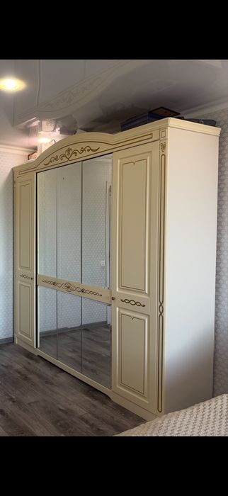 Продается спальный шкаф