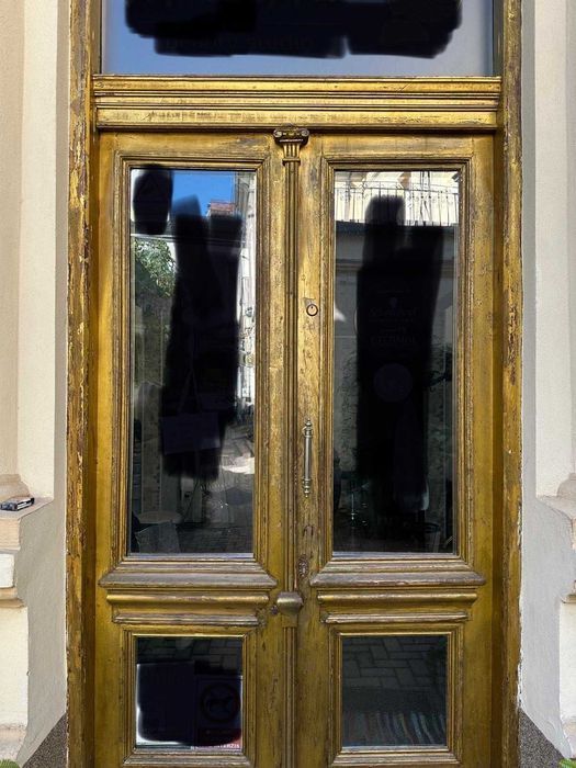 Usa dubla veche din lemn masiv