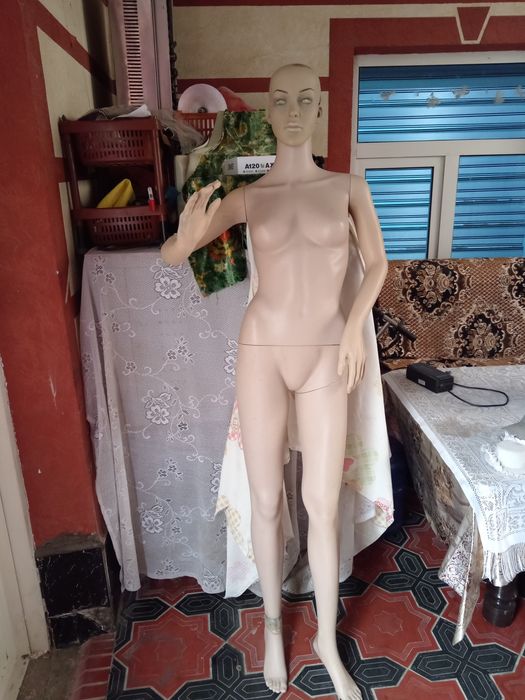 Maniken kukla sotiladi