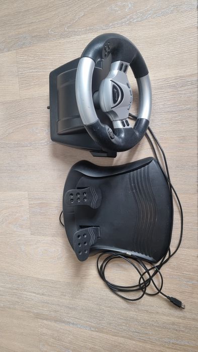 Игровой руль Genius с педалями для ПК (USB)