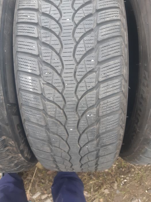 Vând 4 anvelope Bridgestone 225.55r17 iarnă de iarnă