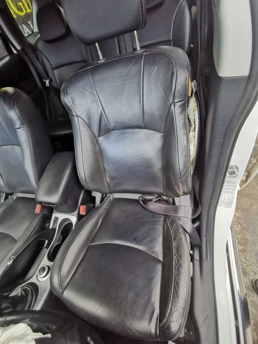 dezmembrez citroen C crosser