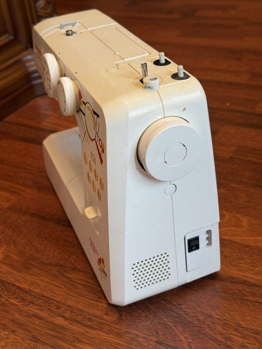 швейная машина и оверлок , вместе