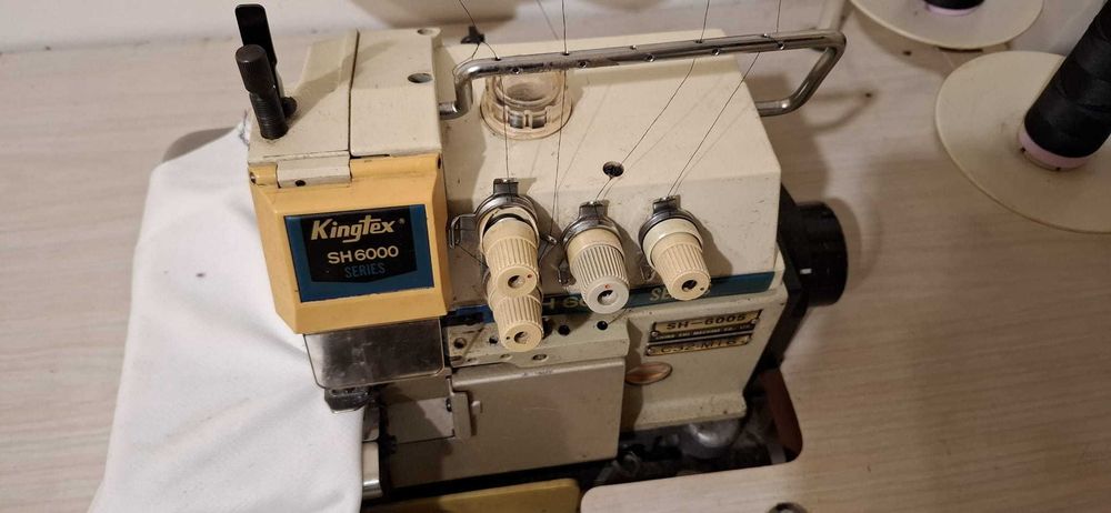 Masina de surfilat industriala