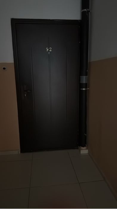 Продам входной дверь срочно 0,9х2 м