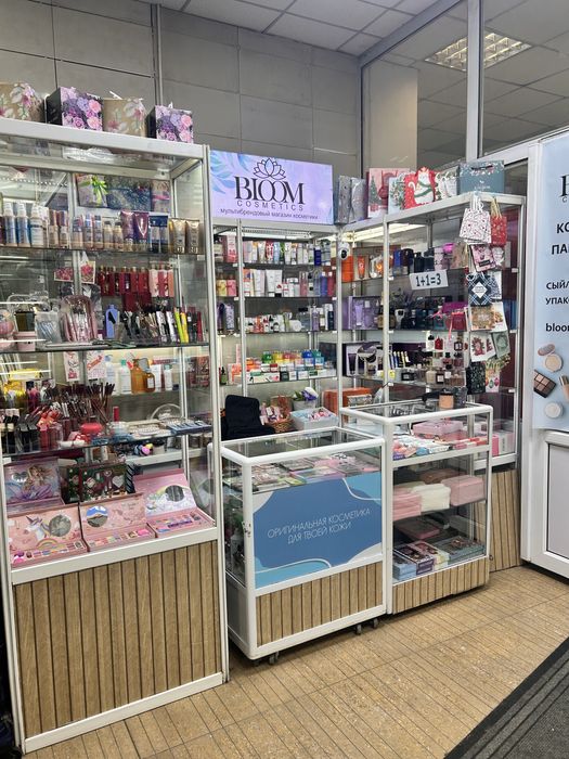 Продам витрины. Торговое оборудование с подстветкой