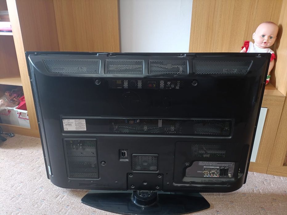 Телевизор LG 42 диагональ