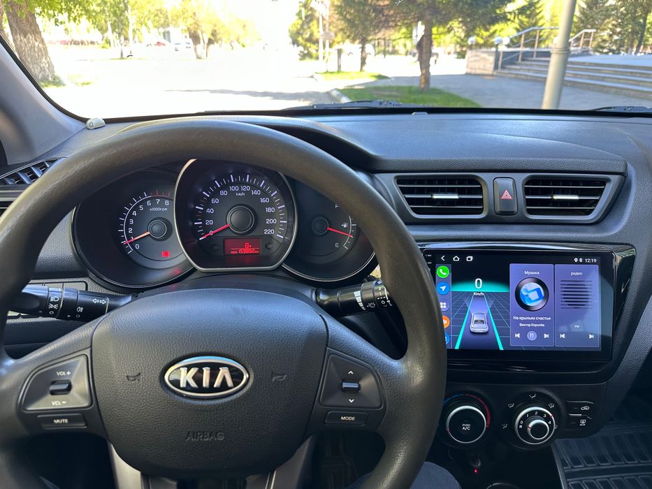 Продам автомобиль Kia Rio 3