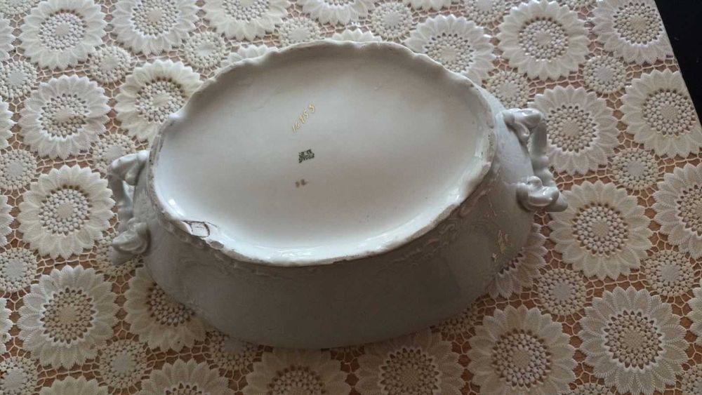 Стар порцеланов супник