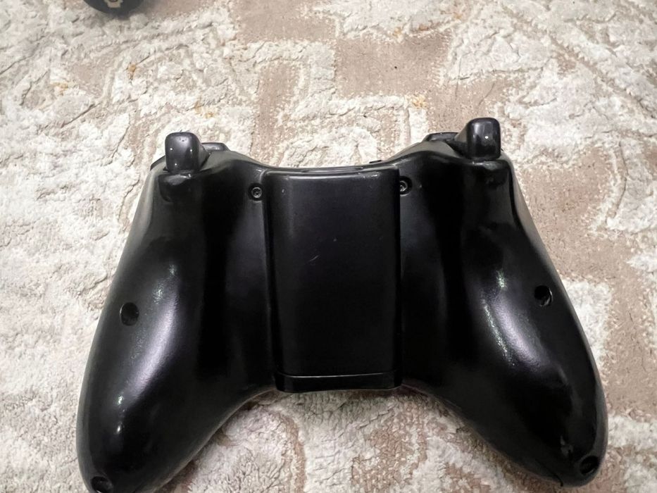 Продам Xbox 360s в не плохом Состояние