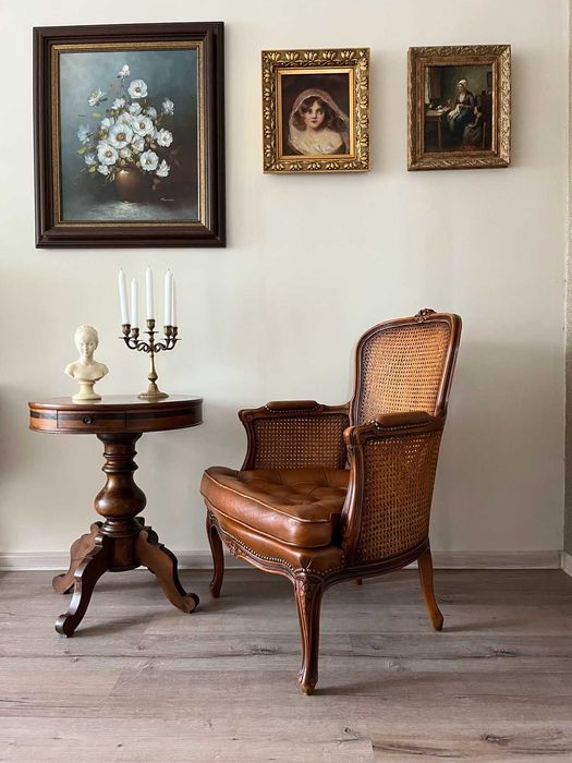Антикварно кресло в стил Луи XV, изработено с ратан