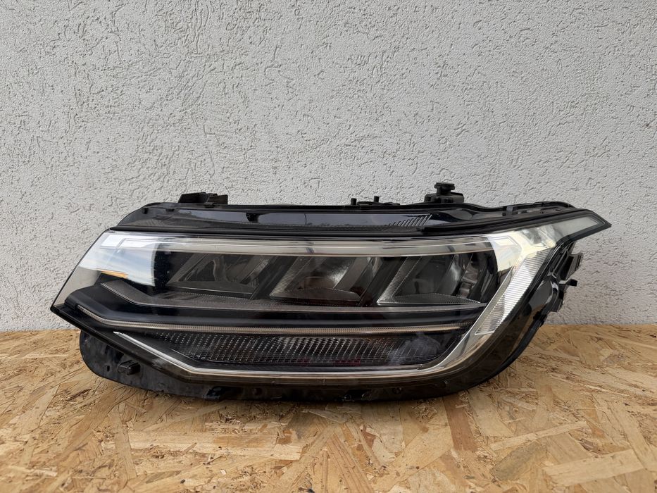 Far stanga VW Tiguan 2 Facelift 2021+ LED Original Europa