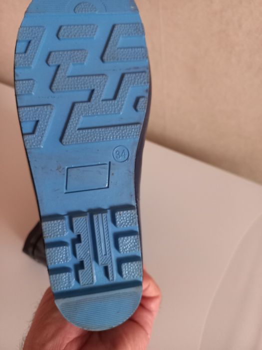 Срочно продам резиновые сапоги