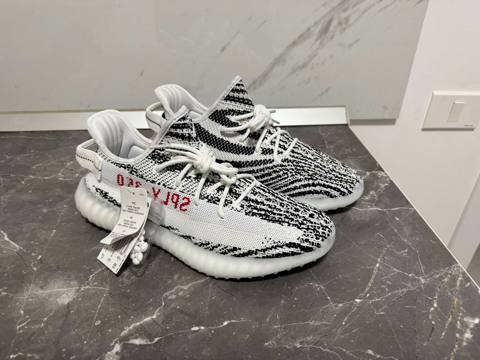 Adidasi Yeezy Boost 350 V2 Zebra - marimi 42-44 - noi, cu eticheta