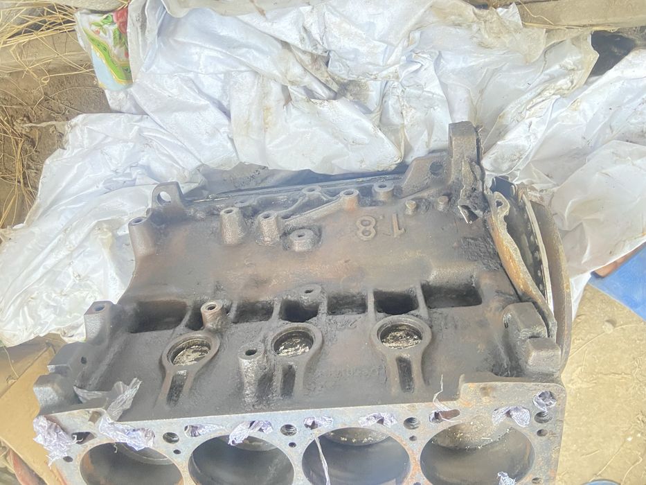 Блок двигателя  от гольф 2-3 1.8 Торг