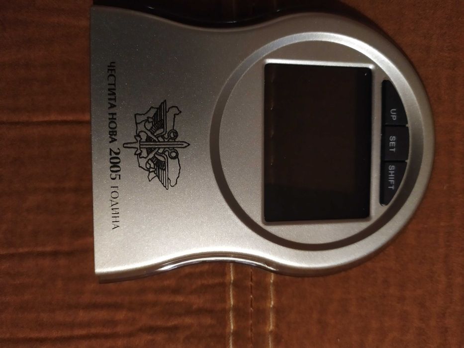 Часовник с течни кристали