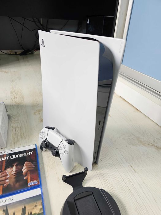 Playstation 5 дискова версия, пълен комплект със 6 игри