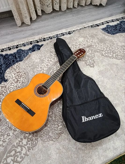 Yangi ishlatilmagan gitara sotiladi