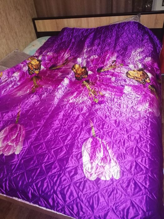 Продам пледы атласные Новые