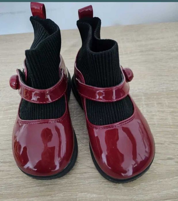 Pantofi rosii,marimea 23