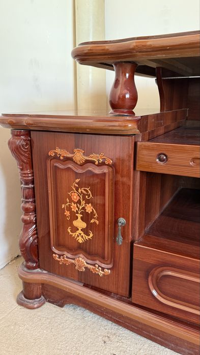 Подставка под телевизор