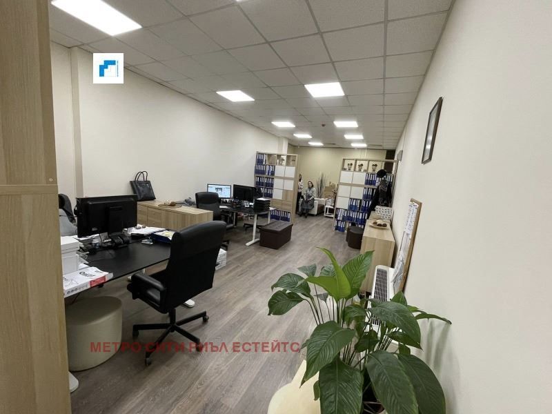 Офис в София-Младост 3 площ 102 цена 2500