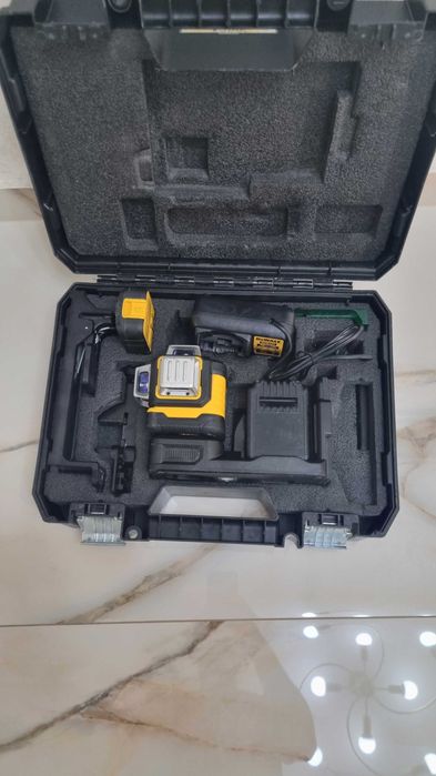 Laser Dewalt 3D  raza verde