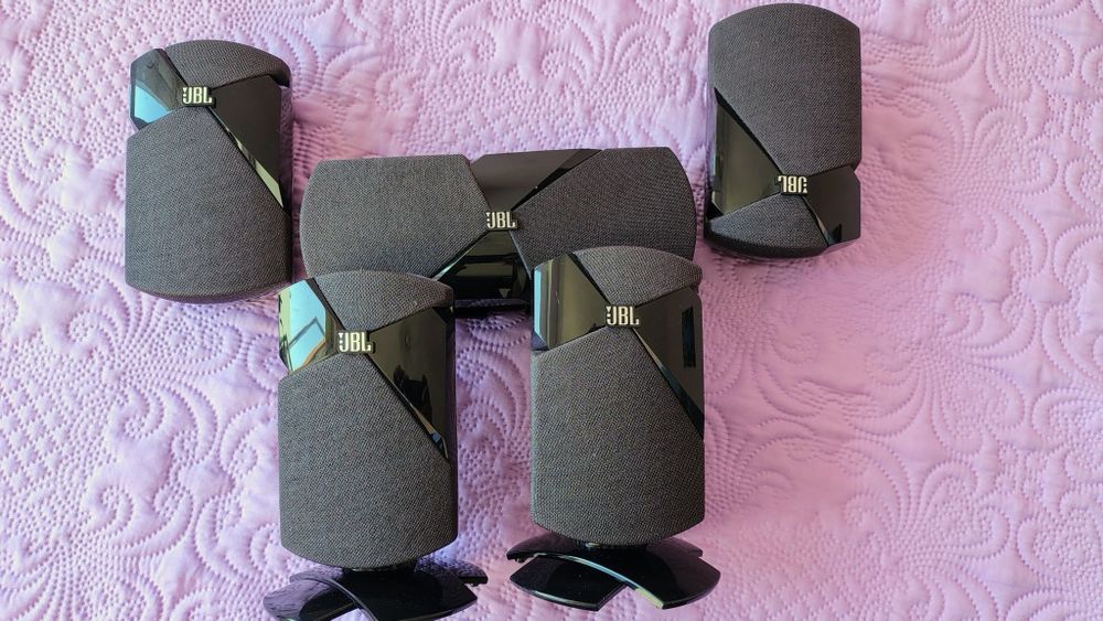 JBL - център + 4 сателитни колонки.