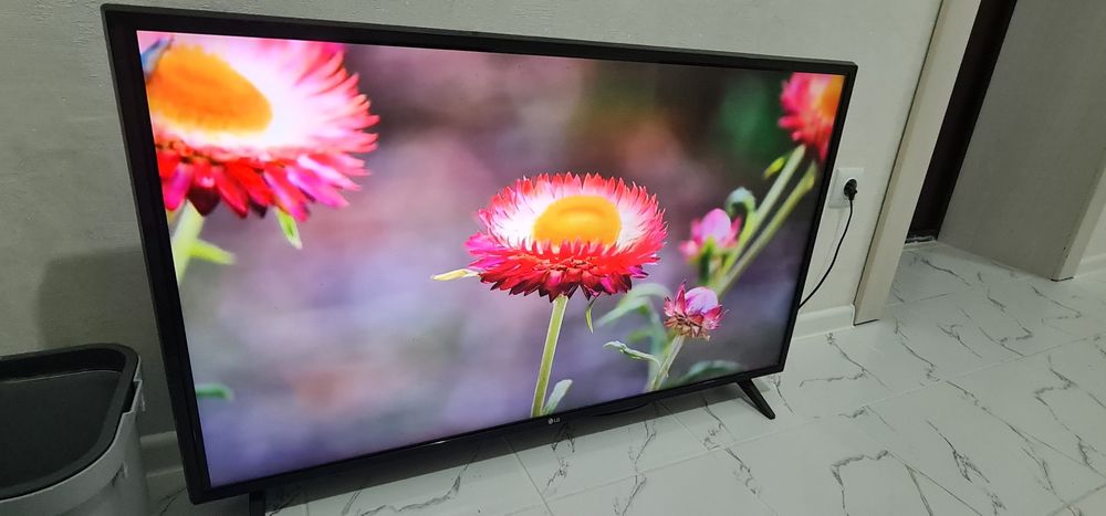Смарт тв 107см LG