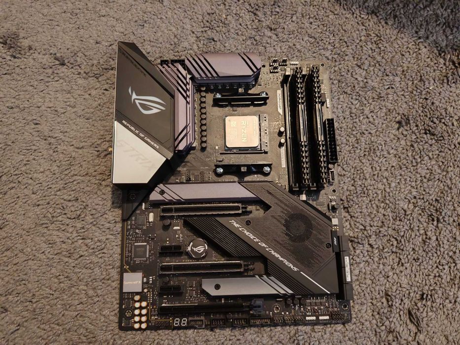 ASUS ROG Strix X570-E Gaming WIFI + RYZEN 7 5800X 8-Core (4.7 GHz )  + 32GB 3200MHZ DDR4