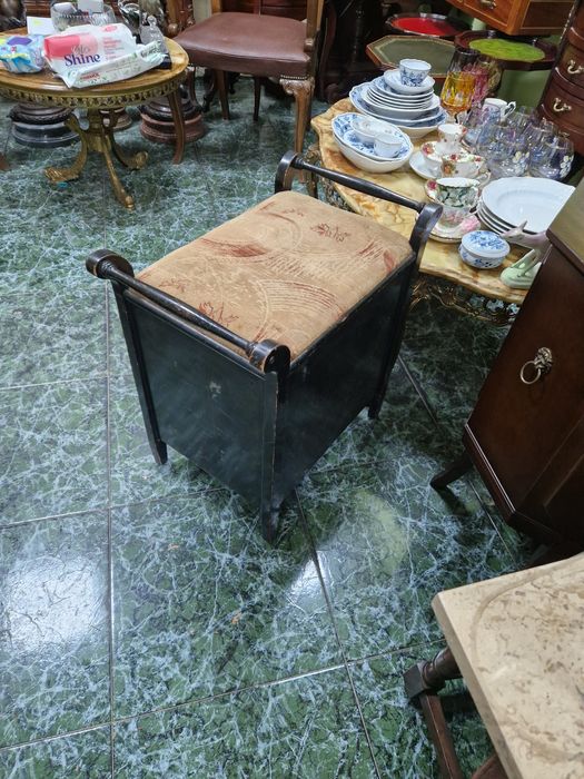 Чудесна антикварна английска дървена табуретка стол за пиано