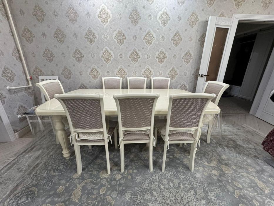 Стол со стульями