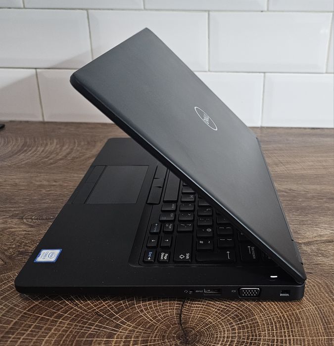 Лаптоп Dell Latitude 5490