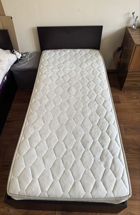 Единично легло с подматрачна рамка и повдигащ механизъм