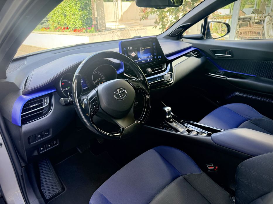 Toyota CHR 1.8 Hybrid Lounge Webasto ! Proprietar !