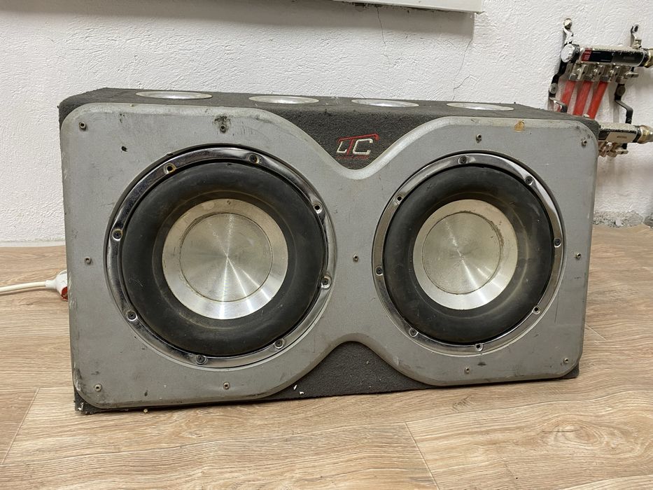 Сабвуфер,без усилителя.Размер колонки 20