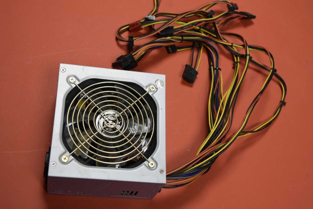 500 вата захранване Enermax Cyclops 500 watt