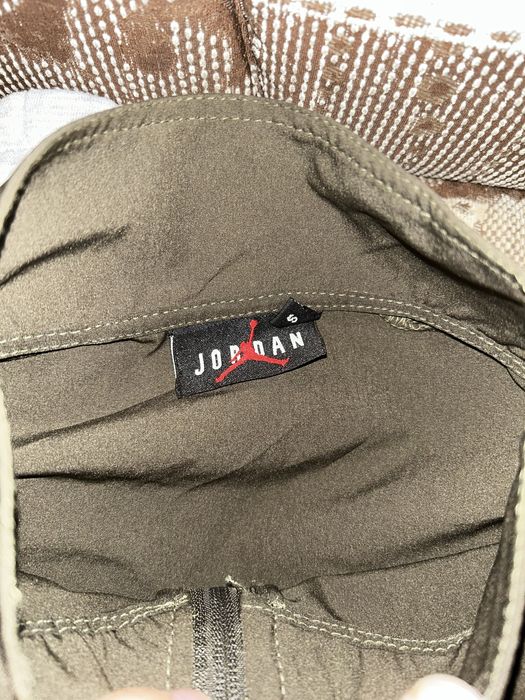 суичър на jordan