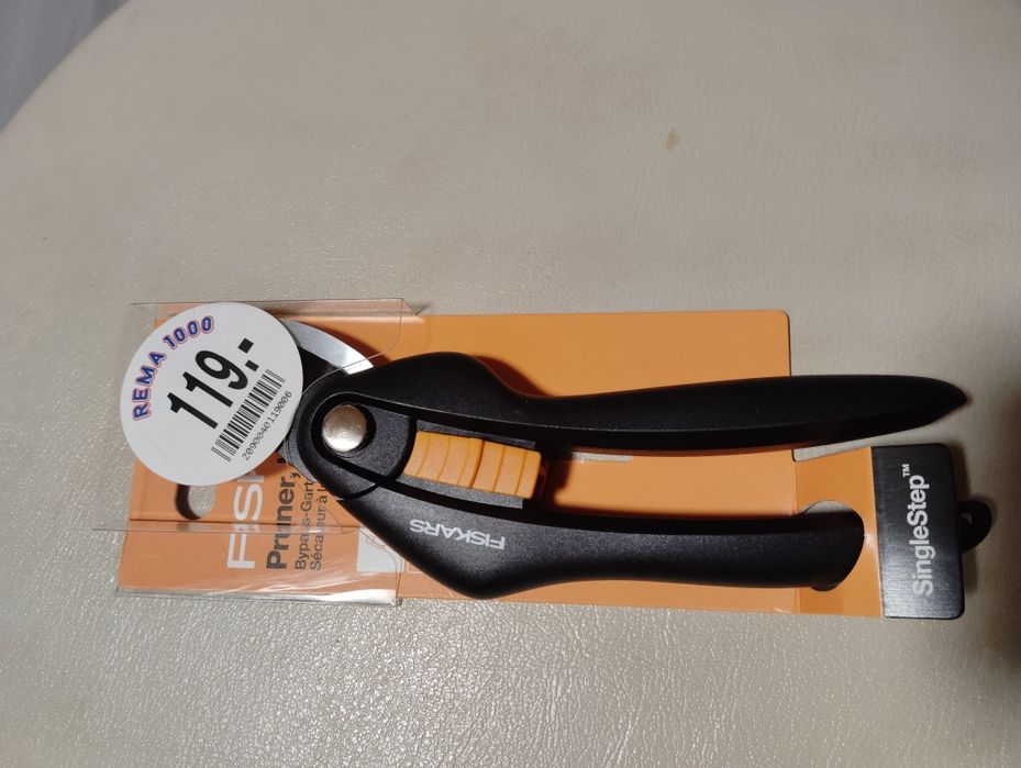 Vînd foarfeca de vie