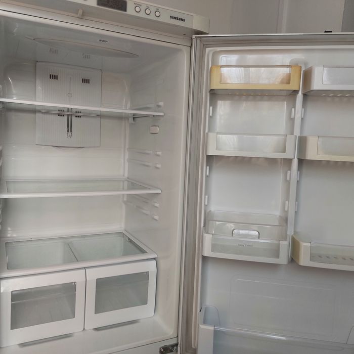 Б/у холодильник самсунг.